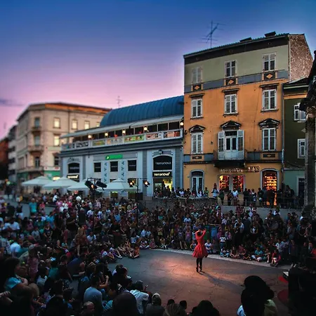 Prázdninový dům Cozy In With Kitchen Pula