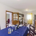 Cozy In With Kitchen بيت للعطل *